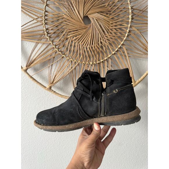 Born Women’s Tarkiln Black Suede Leather Ankle Boots Booties Strap Laces Size 9 - Picture 6 of 12